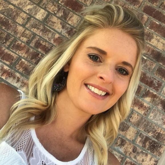 Meet your Posher, Julie - Picture 1 of 1